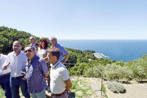 Cristiano Shaurli (Assessore regionale Risorse agricole e forestali) durante un sopralluogo nell'area che si affaccia sul Golfo di Trieste - Trieste 25/07/2017